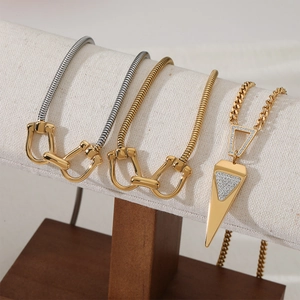 316L stainless steel gold horsebit bracelet and geometric crystal pendant necklace