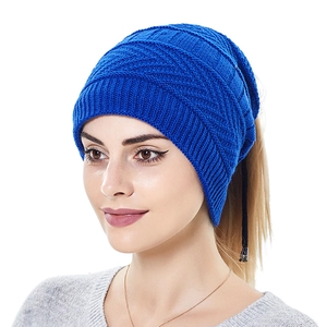Königsblaue Zopfstrick-Mütze mit Pferdeschwanz-Öffnung und Kordelzug für den Winter