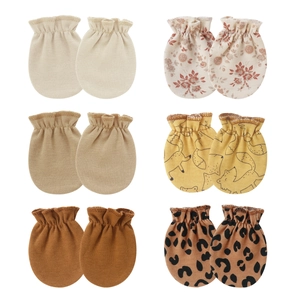 Set of six pairs of newborn anti-scratch gloves in solid colors and cute animal prints