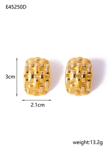 Detailed view of gold rectangle woven earrings with 3cm height and 2.1cm width dimensions