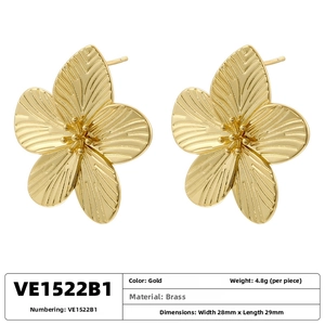 Macro detail of gold flower brass earrings with dimensions of 28mm by 29mm