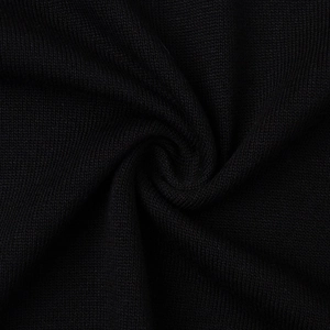 Gros plan sur un tricot noir haute densité à texture douce avec des détails raffinés