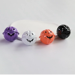Set di 4 campanellini a forma di zucca di Halloween in viola, bianco, arancio e nero