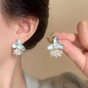 Elegant Flower Drip Oil Stud Earrings For Women Artificial Pearl Floral Copper Earrings With Silver Earring Post Jewelry