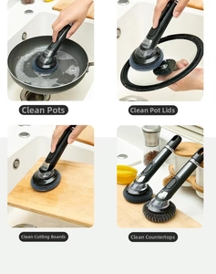 Brosse de cuisine avec distributeur montrant quatre scènes de nettoyage pour vaisselle