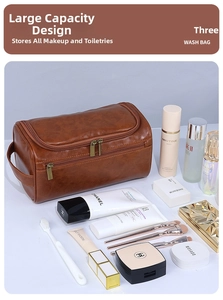 Dettaglio della borsa cosmetica in pelle PU marrone scuro impermeabile di grande capacità