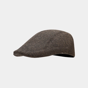 Dettaglio del tessuto in tweed a spina di pesce e cuciture su questa coppola marrone chic
