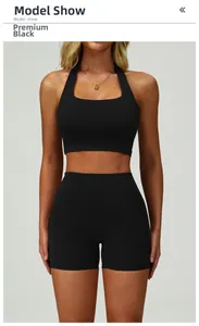 Vue de face de l'ensemble brassière de sport licou et short taille haute noir premium