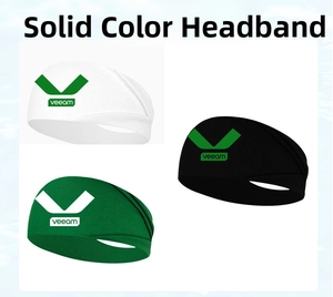 Vista de detalle de diademas deportivas elásticas en blanco, negro y verde con logotipo