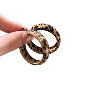 Retro brown leopard print resin hoop earrings with vintage leopard pattern for women