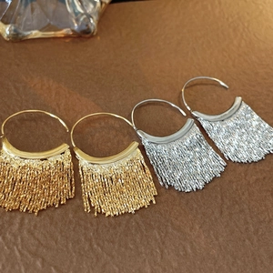 Boucles d'oreilles pendantes à pampilles en métal doré et argenté sur cuir