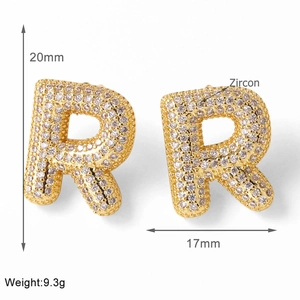 Detailed view of R-letter gold stud earrings with zircon inlay and 20mm size dimensions