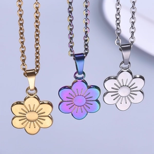 Three-color daisy flower necklaces in gold, silver, and iridescent 18k plated steel