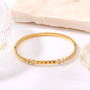 18K gold plated stainless steel bracelet with geometric patterns and six round diamonds