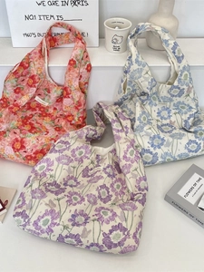 Floral canvas shoulder bags in red, blue and purple prints for daily commuting use