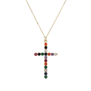 Collier avec pendentif croix dorée serti de zircons multicolores sur une chaîne en or