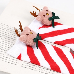 Calze di Natale sopra il ginocchio a righe bianche e rosse con cervo di peluche e fiocco