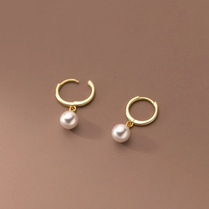 Elegant gold-plated titanium steel hoop earrings featuring classic round white pearls
