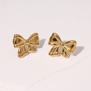 Boucles d'oreilles nœuds dorés minimalistes en acier inoxydable au fini métal poli