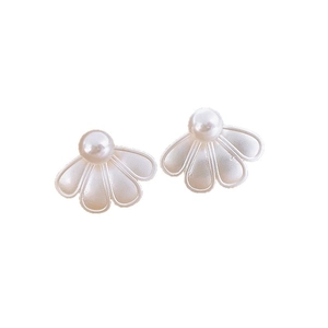 Elegant fan-shaped petal stud earrings with central pearl on a white background