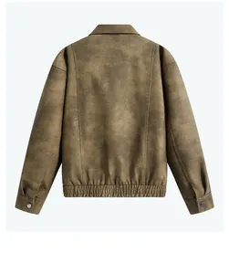 Vue arrière de la veste en daim marron avec épaules tombantes et détails à l'ourlet
