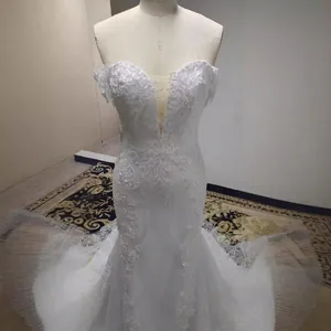 Robe de mariée sirène élégante en dentelle avec col en cœur et traîne longue magnifique