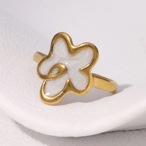 Minimalist 18k gold irregular flower ring with white pearl inlay in a warm setting
