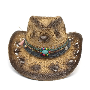 Chapeau de cowboy en paille style ethnique avec perles, turquoise et tissage ajouré