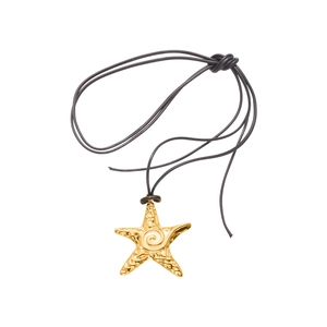 Pendentif étoile de mer plaqué or 18k sur long cordon noir au style minimaliste