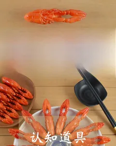 Primer plano del colgante de cangrejo de río realista con textura de caparazón brillante