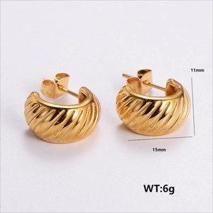 Macro view of 15mm gold-plated ribbed hoop earrings with size and 6g weight labels