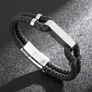 Bracelet double couche en cuir tressé noir pour homme avec croix en acier inoxydable gravée