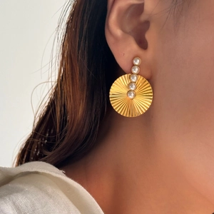 Golden pleated fan-shaped stud earrings with five vertical pearls for an elegant modern look