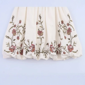 Sleeveless embroidery vacation dress with floral patterns and bubble hem design