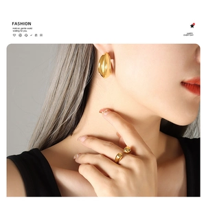 Polished 18k gold plated C-shaped earrings and minimalist open ring set for women