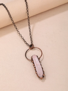 Böhmische Halskette mit rosa Kristall-Sechskantsäule und bronzefarbener Retro-Kette