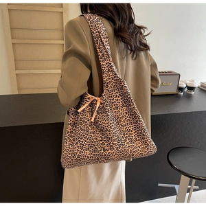 Detail of leopard print canvas shoulder bag with tie-knot buckle and large capacity
