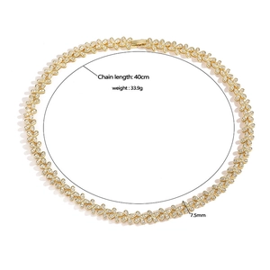 Golden flower necklace with clover crystals and chain length of forty centimeters