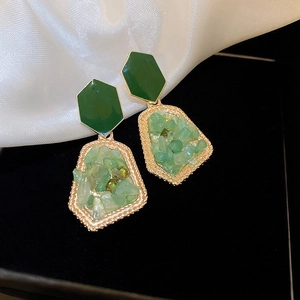 Boucles d'oreilles géométriques vertes vintage avec cadre doré et pierres incrustées