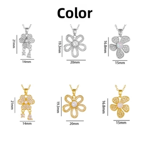 Vue détaillée montrant les dimensions des pendentifs fleurs en finitions or et argent