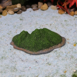 Miniature resin island hill model with green moss texture for succulent bonsai decor