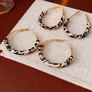 Boucles D'oreilles Créoles Rétro Imprimé Léopard En Cuir PU Alliage Bijoux Géométriques Femmes Avec Tige En Argent