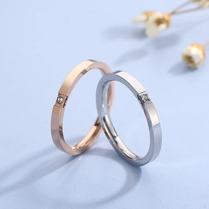 Bagues de couple fines en acier titane rose doré et argent avec diamant solitaire