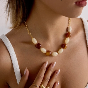 Collana di lusso in acciaio al titanio placcato oro 18k con perle in resina
