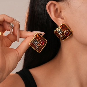 Vintage resin diamond geometric studs with baroque amber drop oil style in gold finish