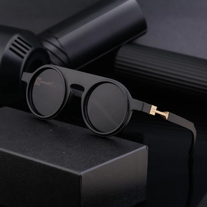Classic round frame sunglasses in matte black with premium metal hinges and vintage design