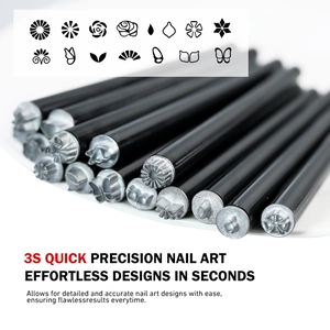 Détails des têtes de tampon nail art avec gravures de tournesols et de papillons précis