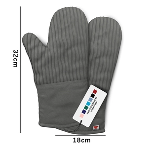Detailed size specifications for heat resistant oven mitts measuring 32cm by 18cm
