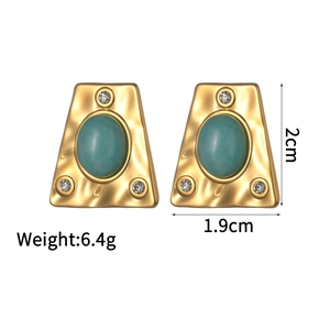 Detail of 18K gold trapezoid earring with green stone and rhinestones, size 2cm by 1.9cm