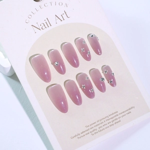 Faux ongles œil-de-chat roses forme amande avec strass et breloques en forme d'étoile